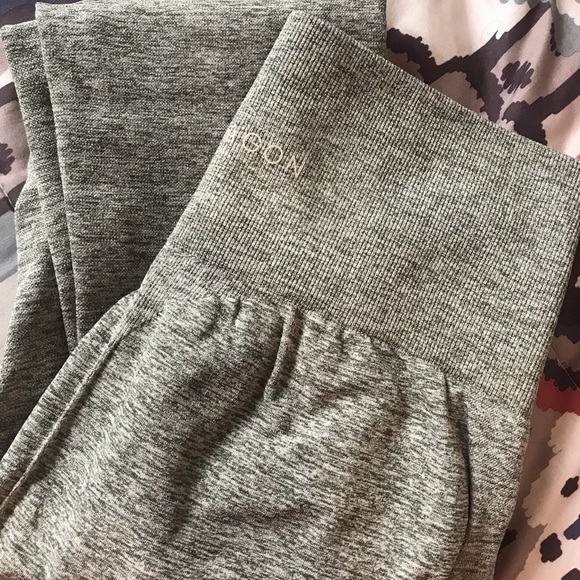 ❌ SOLD ❌ Paragon Fitwear Native Seamless leggings - Picture 3 of 3